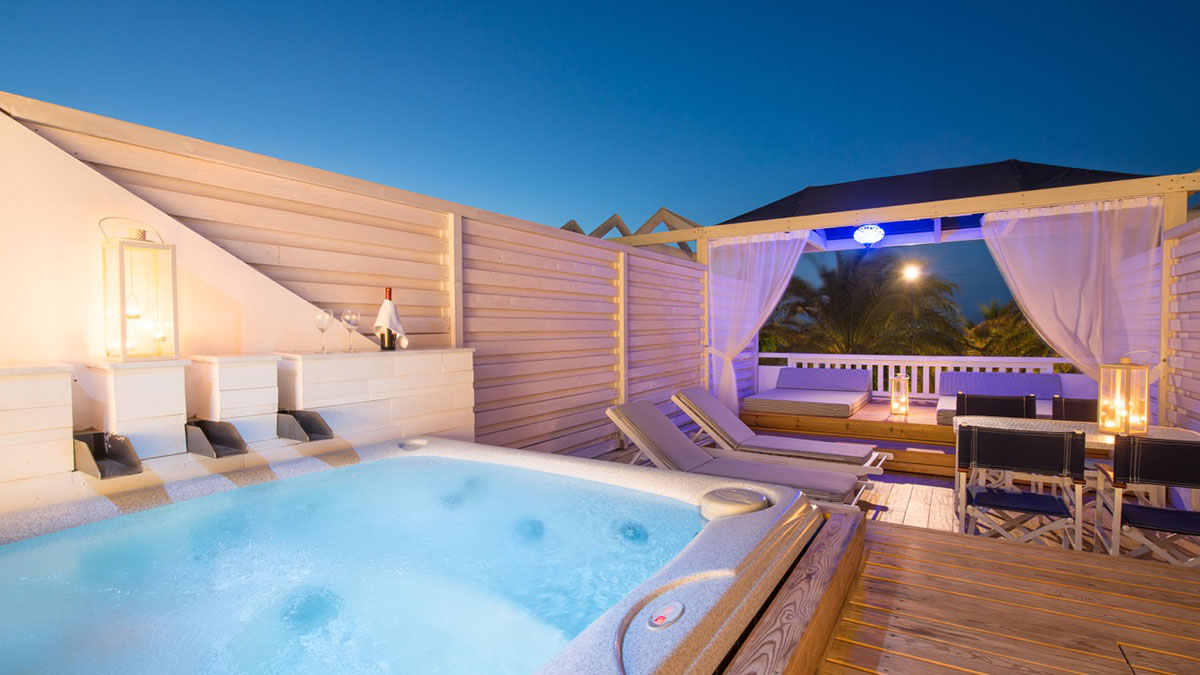 Signature Island Suite Outdoor Jacuzzi